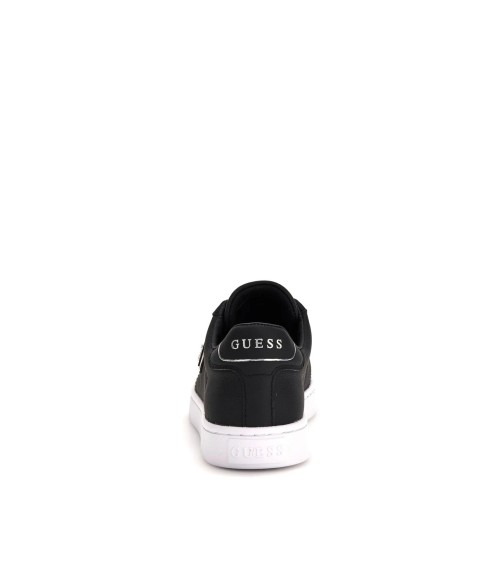 Compra zapatillas Guess Jazlie negras para mujer en línea.